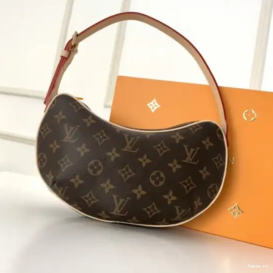 POCHETTE CROISSANT VUITTON LOUIS 0423